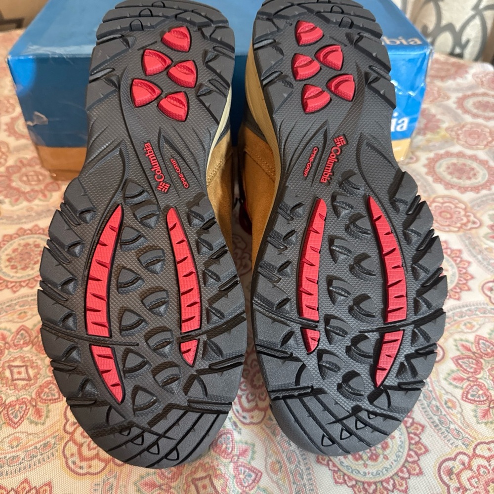 Columbia Women's Newton Ridge Plus Waterproof Amped Boot Elk Mountain Red 7.5